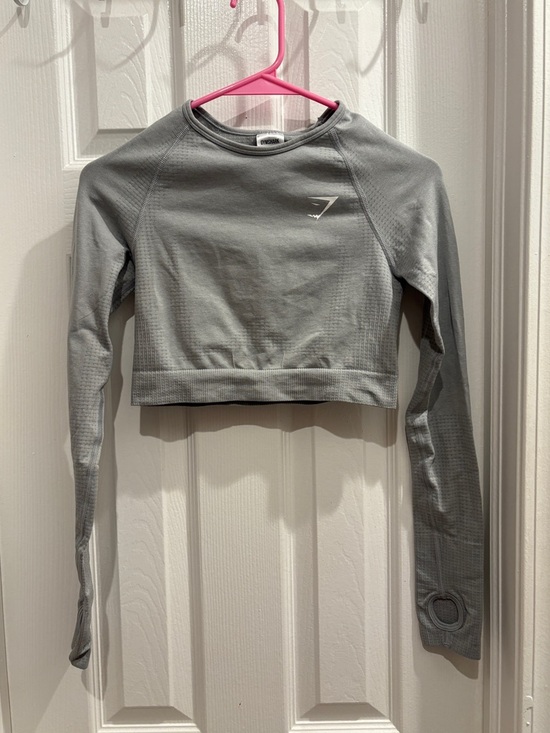 Gymshark Tops - 🫧🫧 Gymshark Light Grey Vital Crop Long Sleeve Top 🫧
